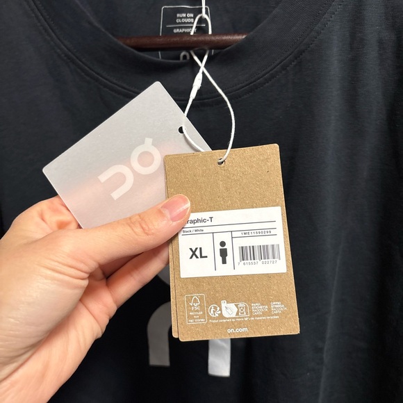 Nwt on cloud men’s graphic tee - Picture 3 of 4